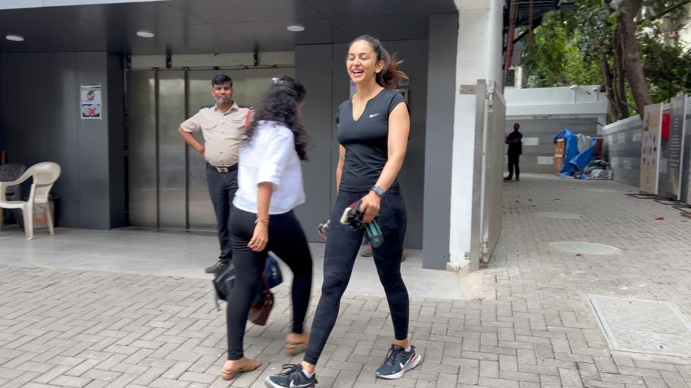 rakul-preet-singh-was-spotted-in-bandra-looking-effortlessly-chic